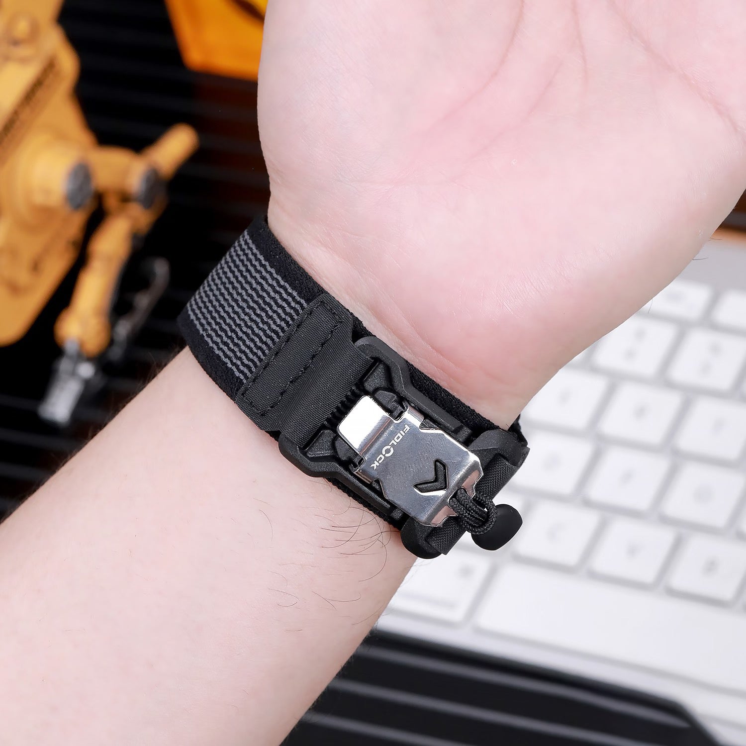 Wild Trail Mag Buckle Nylon Band